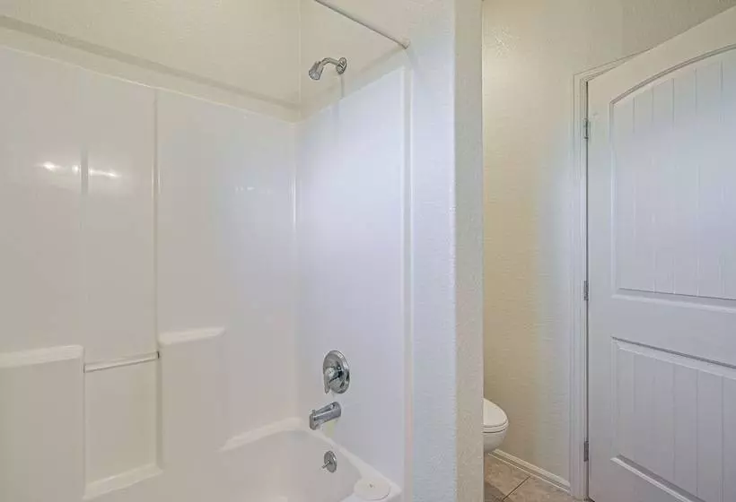 Pet Friendly Monte Vista Home W/ Game Room!
