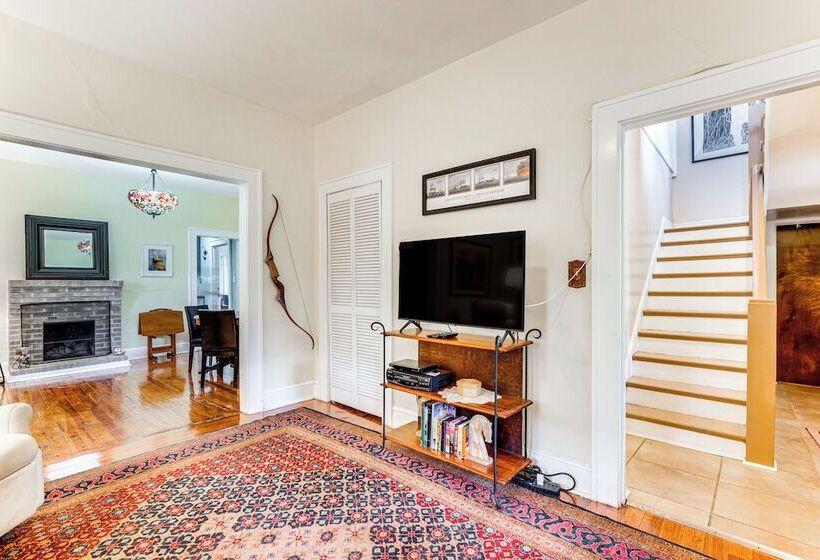 Pet Friendly Tampa Home In Walkable Neighborhood!