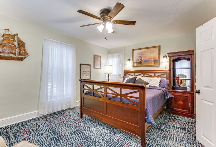 Pet Friendly Tampa Home In Walkable Neighborhood!