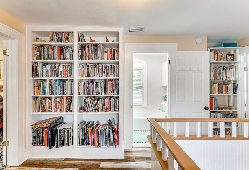 Pet Friendly Tampa Home In Walkable Neighborhood!