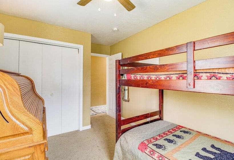 Pinetop Cabin W/ Private Fire Pit & Mountain Views