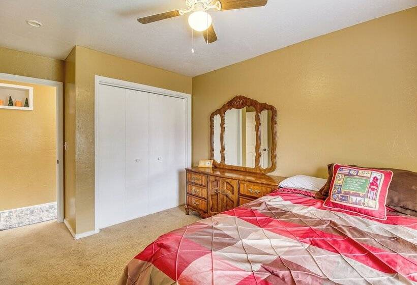 Pinetop Cabin W/ Private Fire Pit & Mountain Views