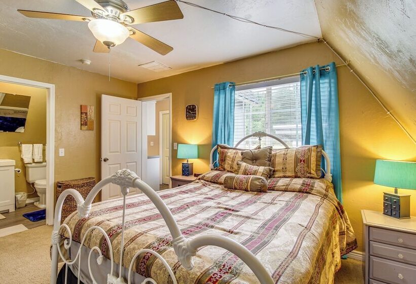 Pinetop Cabin W/ Private Fire Pit & Mountain Views