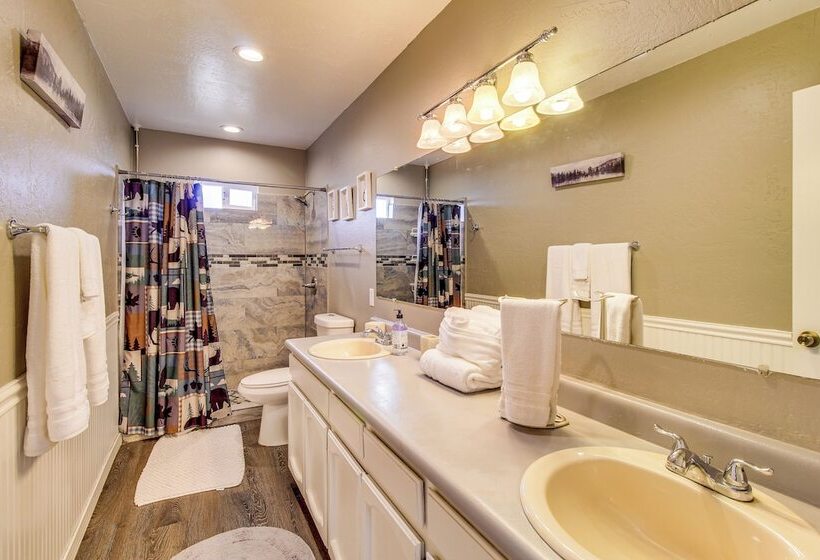 Pinetop Cabin W/ Private Fire Pit & Mountain Views