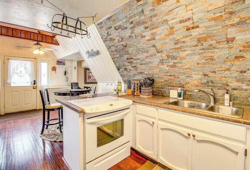 Pinetop Cabin W/ Private Fire Pit & Mountain Views