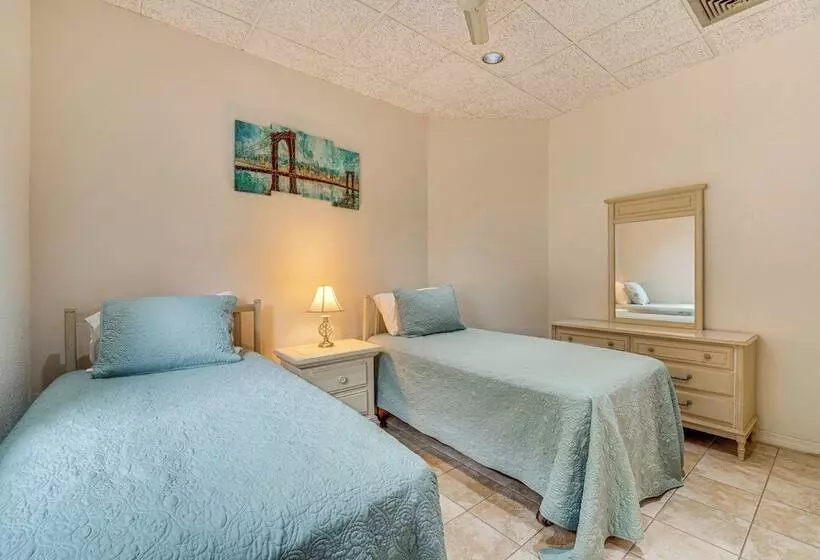 Lanai, Hot Tub & Pool: Haines City Retreat!