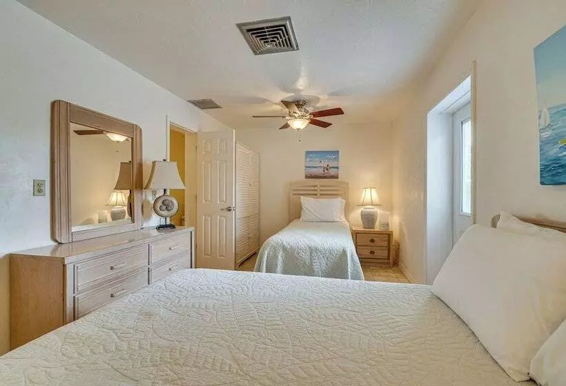 Lanai, Hot Tub & Pool: Haines City Retreat!
