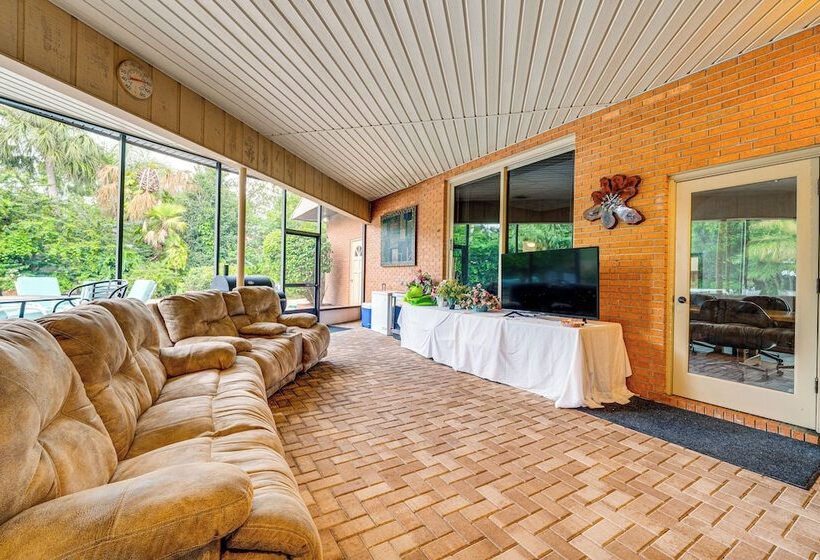 Lanai, Hot Tub & Pool: Haines City Retreat!