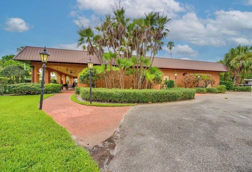 Lanai, Hot Tub & Pool: Haines City Retreat!