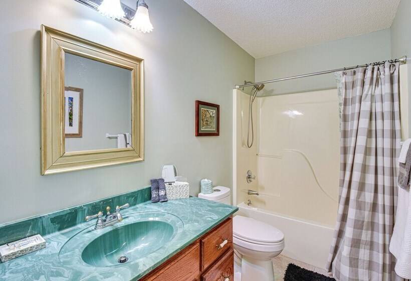 Spacious Home In Hiawassee W/ Mountain Views!