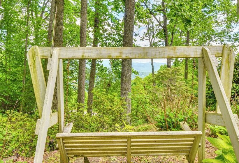 Spacious Home In Hiawassee W/ Mountain Views!