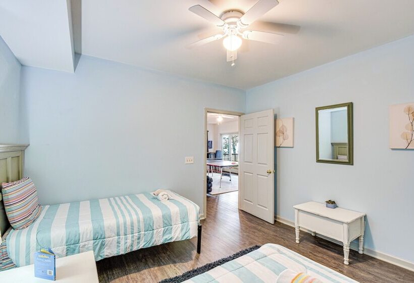 Spacious Home In Hiawassee W/ Mountain Views!