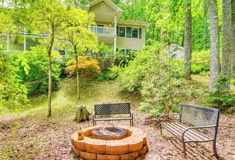 Spacious Home In Hiawassee W/ Mountain Views!