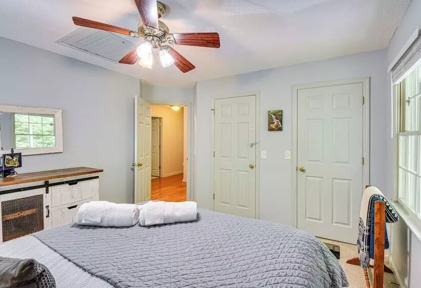 Spacious Home In Hiawassee W/ Mountain Views!