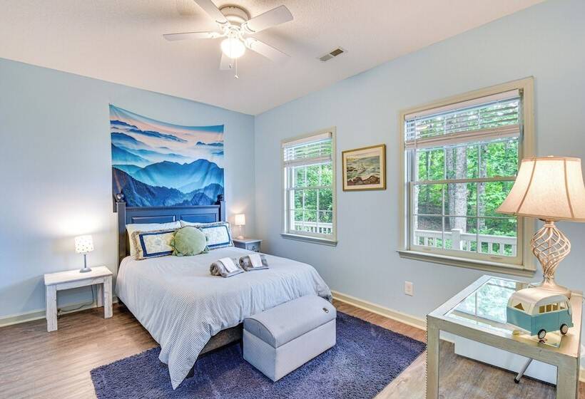 Spacious Home In Hiawassee W/ Mountain Views!