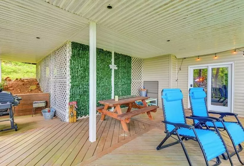 Spacious Home In Hiawassee W/ Mountain Views!