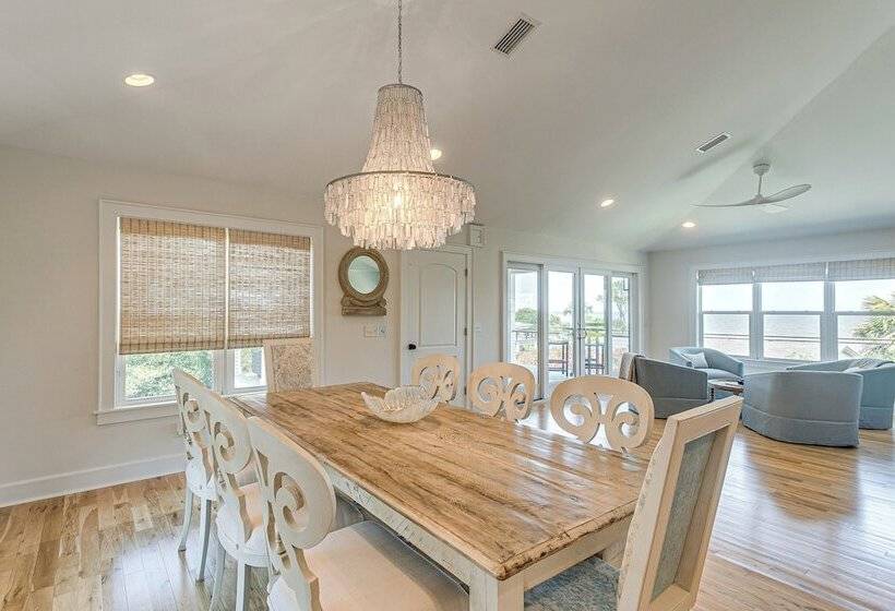 Spacious Jekyll Island Home: Steps To The Ocean!