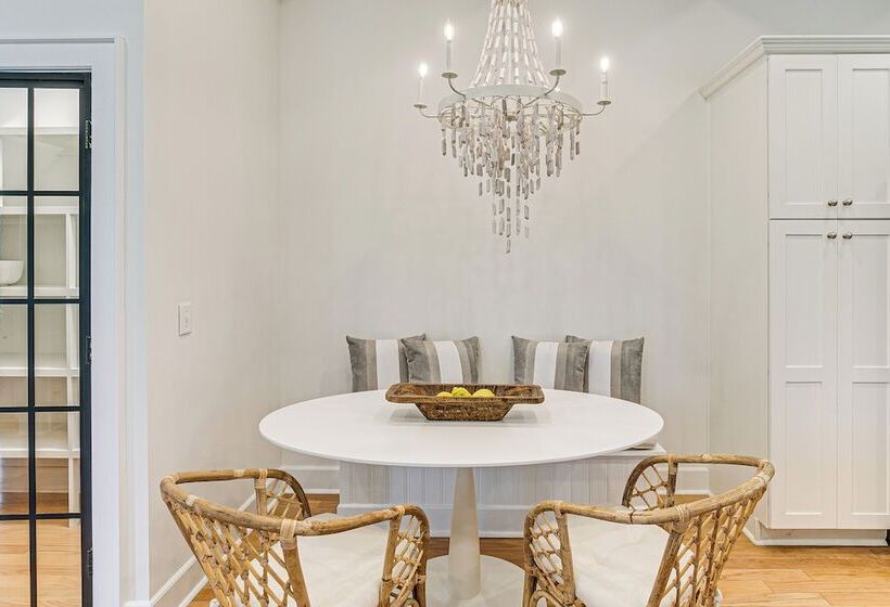 Spacious Jekyll Island Home: Steps To The Ocean!