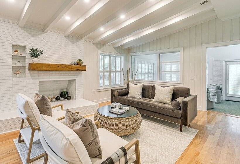 Spacious Jekyll Island Home: Steps To The Ocean!