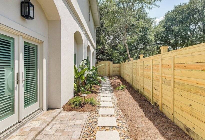 Spacious Jekyll Island Home: Steps To The Ocean!
