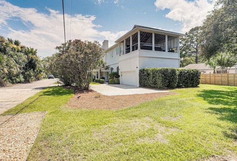 Spacious Jekyll Island Home: Steps To The Ocean!