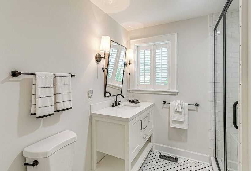 Spacious Jekyll Island Home: Steps To The Ocean!