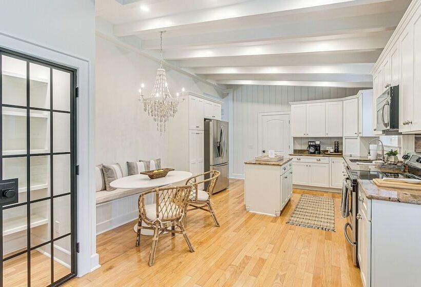 Spacious Jekyll Island Home: Steps To The Ocean!