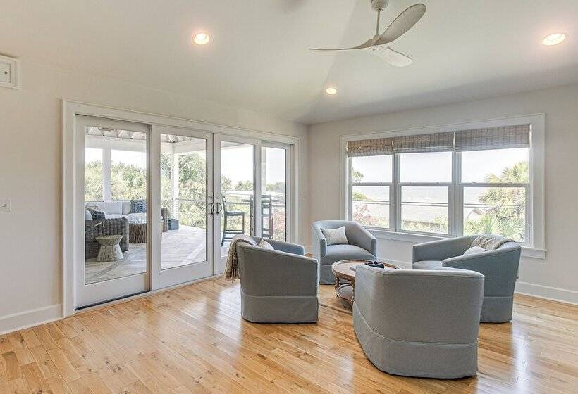 Spacious Jekyll Island Home: Steps To The Ocean!