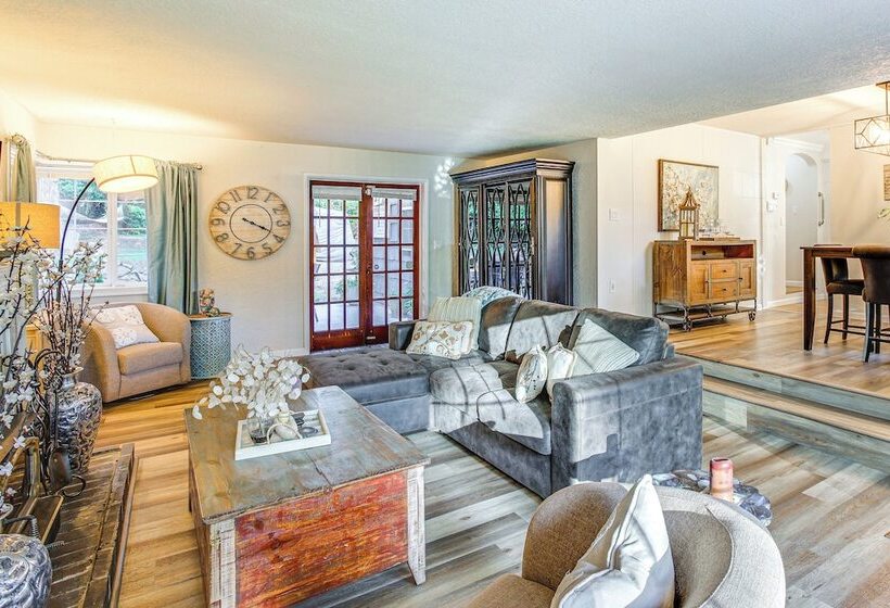 Tacoma Retreat W/ Fire Pit   Walk To Lake Access!