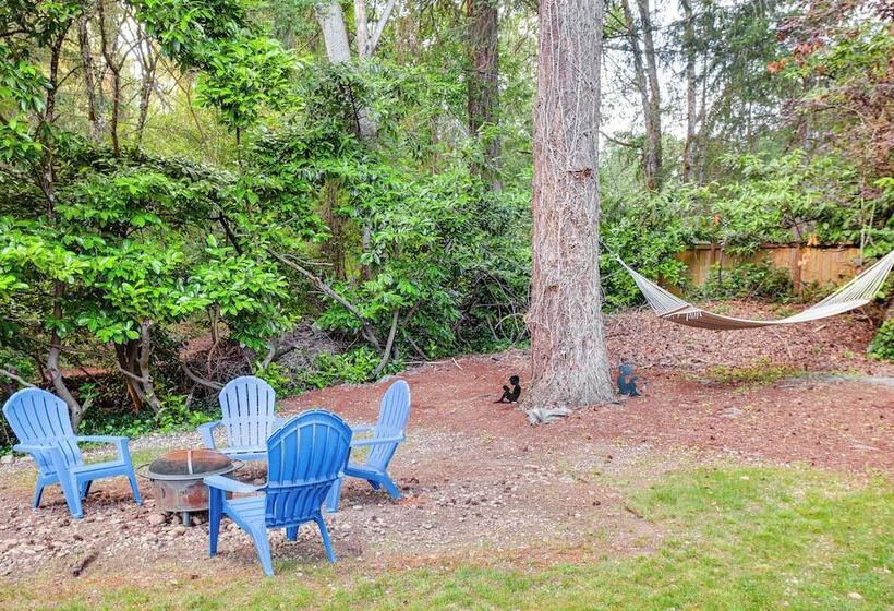 Tacoma Retreat W/ Fire Pit   Walk To Lake Access!
