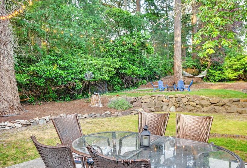 Tacoma Retreat W/ Fire Pit   Walk To Lake Access!