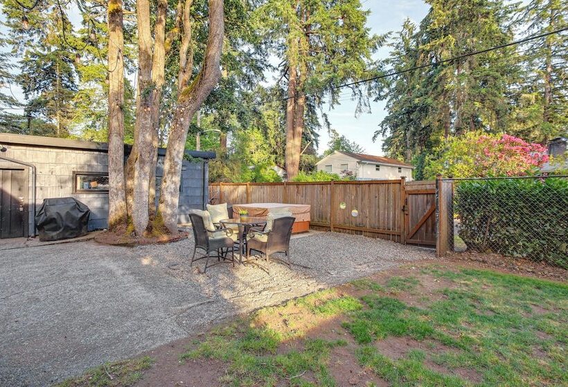 Tacoma Retreat W/ Fire Pit   Walk To Lake Access!