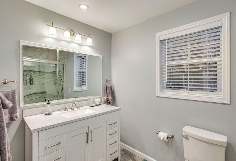 Tacoma Retreat W/ Fire Pit   Walk To Lake Access!