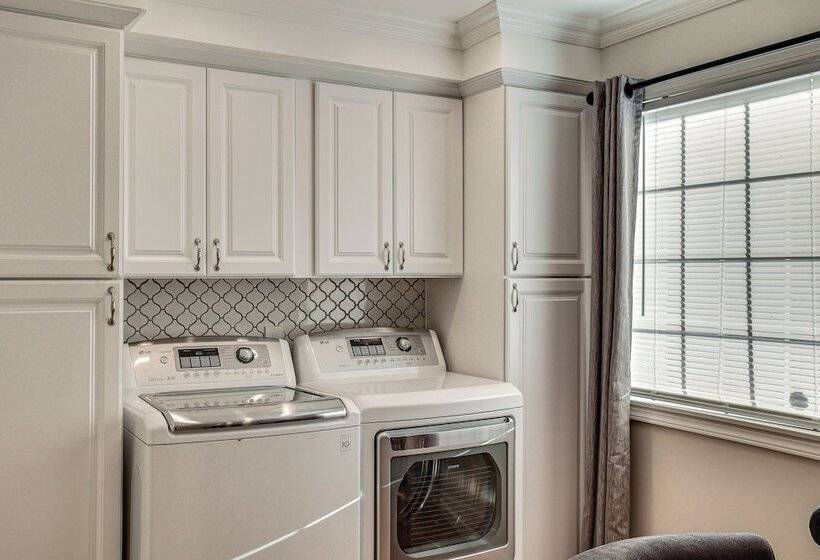 Tacoma Retreat W/ Fire Pit   Walk To Lake Access!