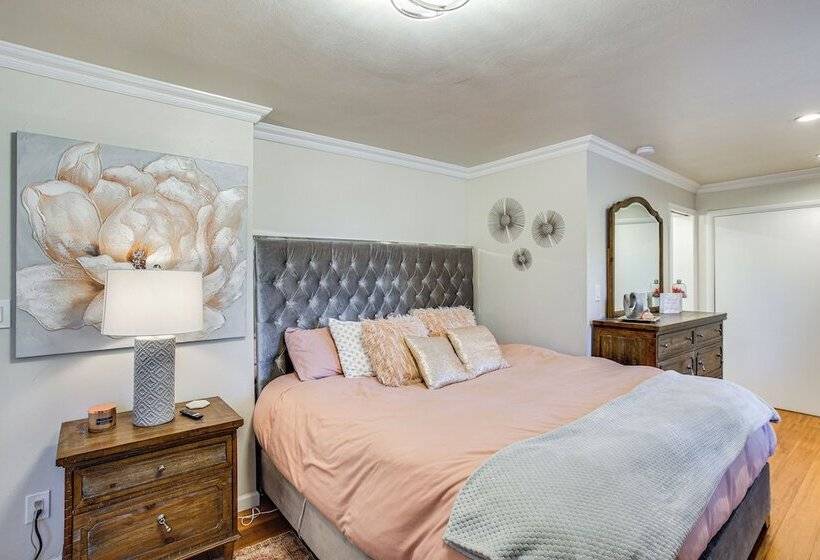 Tacoma Retreat W/ Fire Pit   Walk To Lake Access!