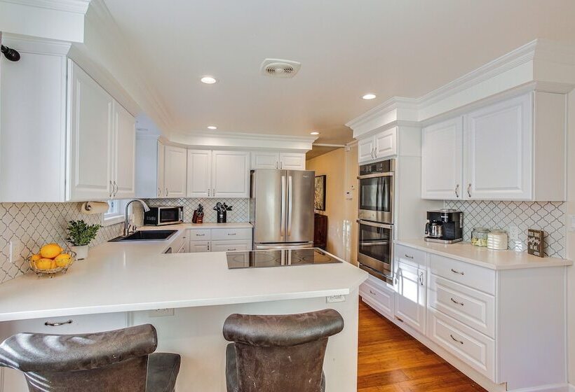 Tacoma Retreat W/ Fire Pit   Walk To Lake Access!