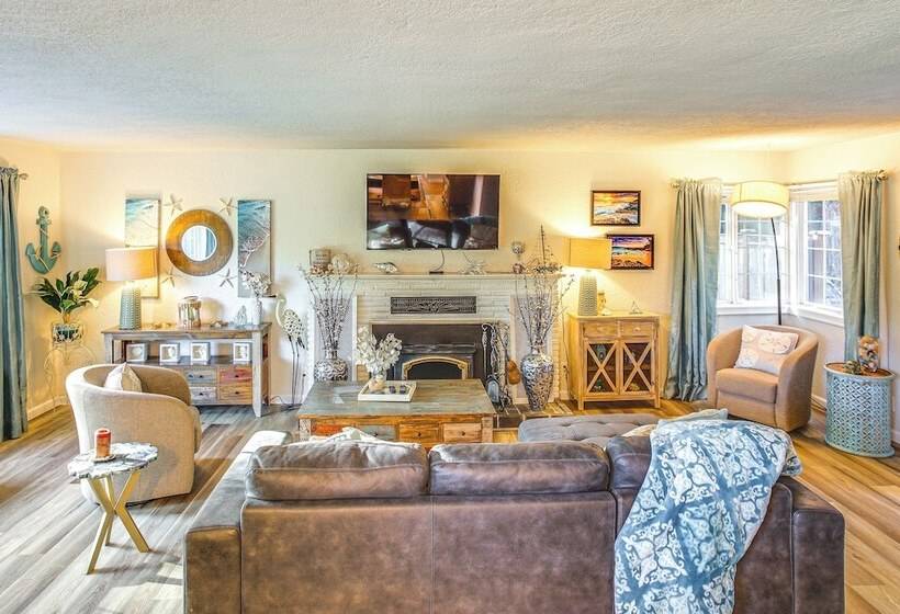 Tacoma Retreat W/ Fire Pit   Walk To Lake Access!