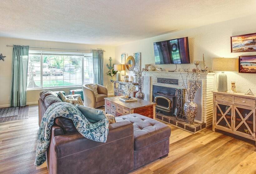 Tacoma Retreat W/ Fire Pit   Walk To Lake Access!