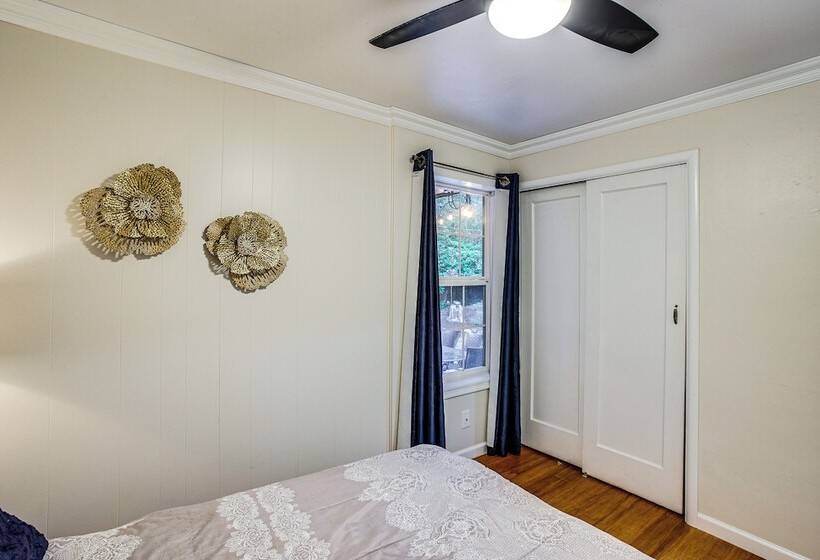 Tacoma Retreat W/ Fire Pit   Walk To Lake Access!