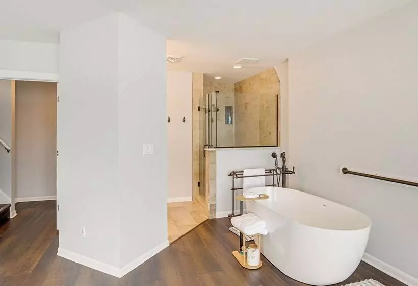 Waterfront Clarklake Escape   Deck, Dock & Views