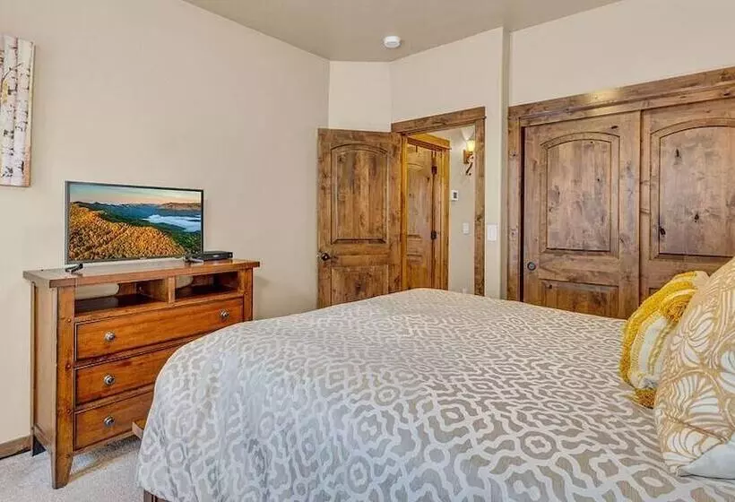 Caldera Cabin 6