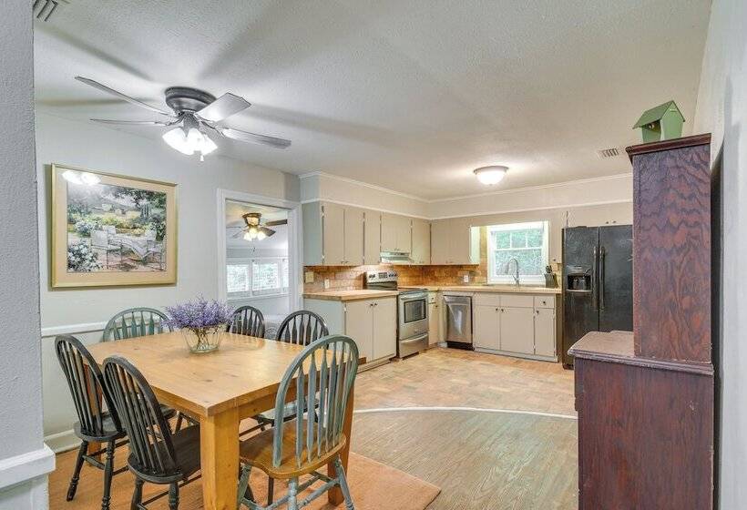 Cozy Fairhope Retreat W/ Patio & Grill!