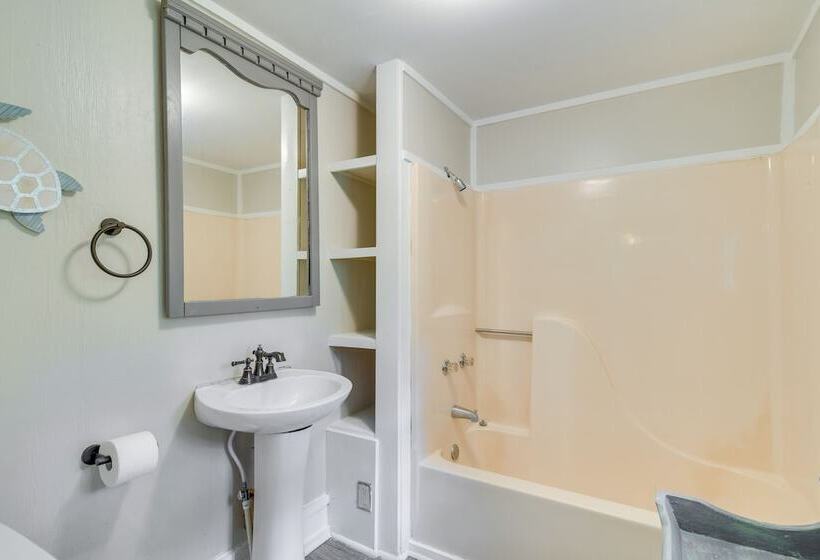 Cozy Fairhope Retreat W/ Patio & Grill!