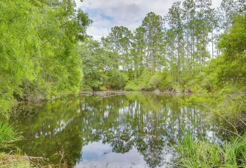 Cozy Fairhope Retreat W/ Patio & Grill!