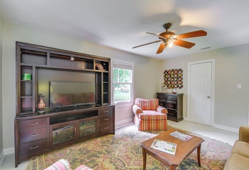 Cozy Fairhope Retreat W/ Patio & Grill!