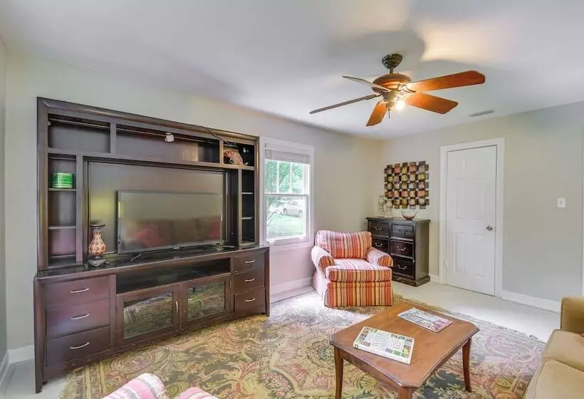 Cozy Fairhope Retreat W/ Patio & Grill!
