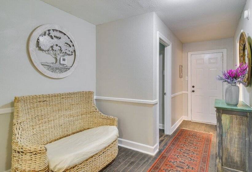 Cozy Fairhope Retreat W/ Patio & Grill!