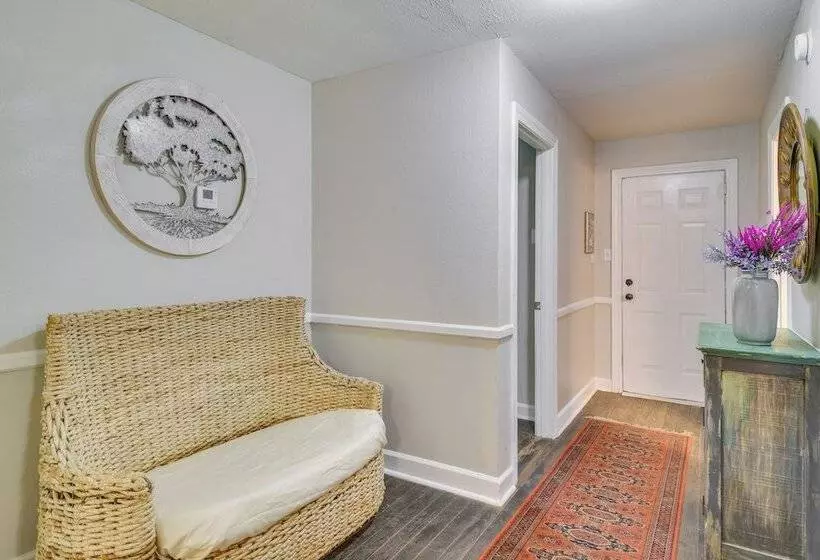 Cozy Fairhope Retreat W/ Patio & Grill!