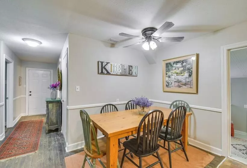 Cozy Fairhope Retreat W/ Patio & Grill!