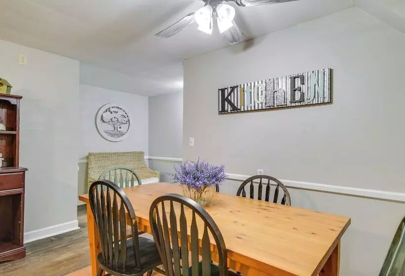 Cozy Fairhope Retreat W/ Patio & Grill!